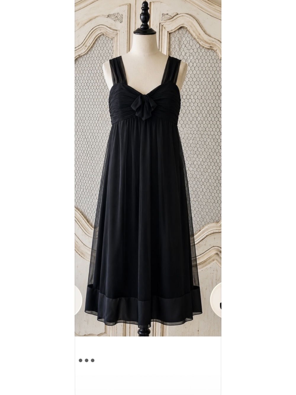 Elegant black Vera Wang evening dress NEW
Sheer w linning sz 10 purchased 1200!